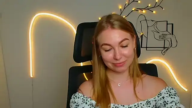 Snapshot of Dana_flowers chatting on 07.16.26 Dana flowers online show from 07.16.26