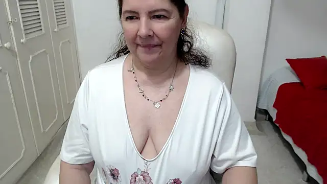Snapshot of leonela_69 chatting on 06.11.26 leonela 69 online show from 06.11.26
