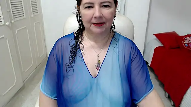 Snapshot of leonela_69 chatting on 06.12.26 leonela 69 online show from 06.12.26