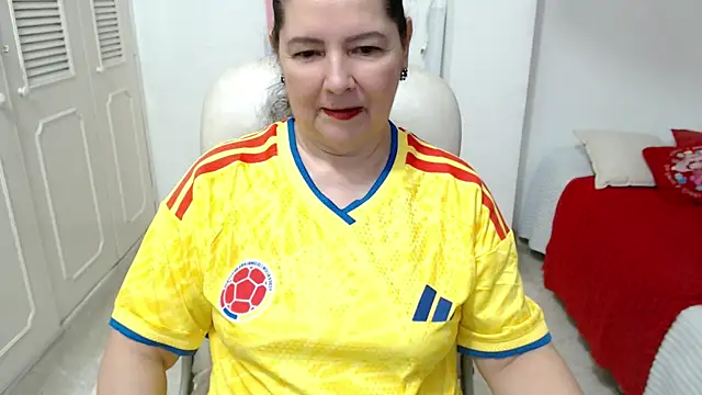 Snapshot of leonela_69 chatting on 06.28.26 leonela 69 online show from 06.28.26