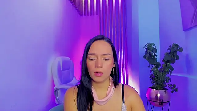 Snapshot of EmiliaRose_ chatting on 03.09.25 EmiliaRose online show from 03.09.25