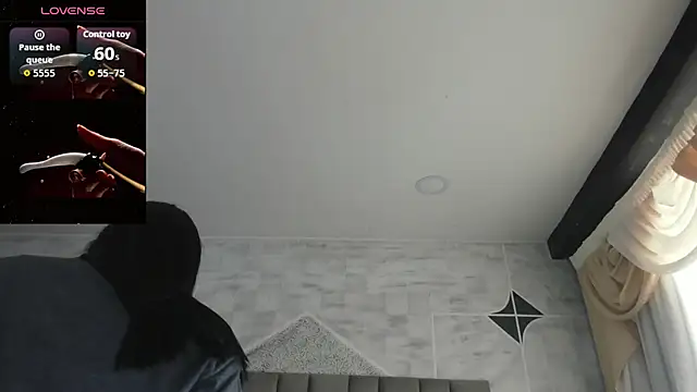 Snapshot of EmiliaRose_ chatting on 10.01.25 EmiliaRose online show from 10.01.25