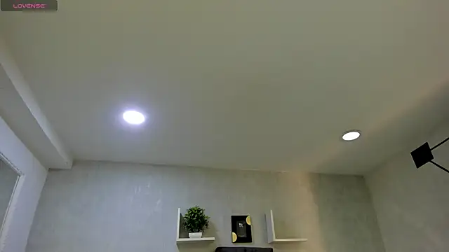 Snapshot of EmiliaRose_ chatting on 10.06.25 EmiliaRose online show from 10.06.25