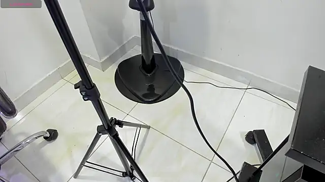 Snapshot of EmiliaRose_ chatting on 10.10.25 EmiliaRose online show from 10.10.25