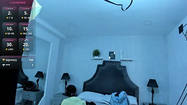 Snapshot of EmiliaRose_ chatting on 10.17.25 EmiliaRose online show from 10.17.25