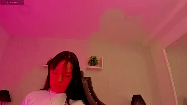 Snapshot of EmiliaRose_ chatting on 11.29.25 EmiliaRose online show from 11.29.25