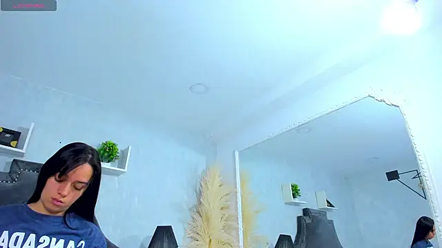 Snapshot of EmiliaRose_ chatting on 12.15.25 EmiliaRose online show from 12.15.25