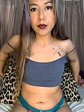 Snapshot of Tiff_Doll chatting on 09.27.25 Tiff Doll online show from 09.27.25