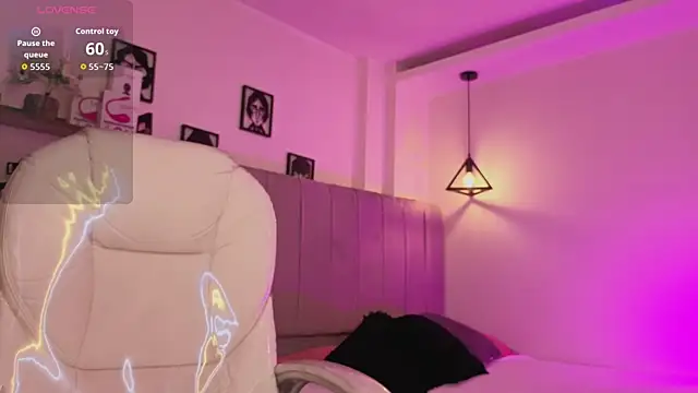 Miller Vanessa  online show from 10.14.25