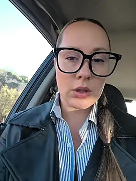 Mona Plus online show from 11.12.25