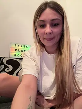 Snapshot of skyemorgan01 chatting on 04.23.26 skyemorgan01 online show from 04.23.26