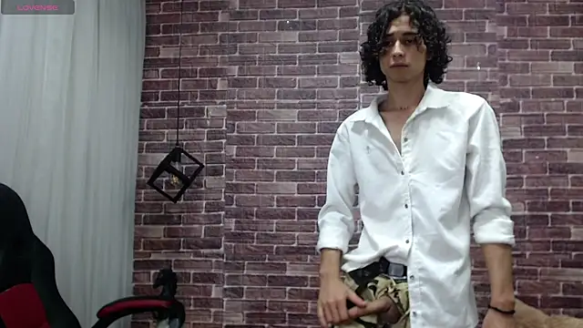 Snapshot of andrea_ocasio chatting on 02.13.25 andrea ocasio online show from 02.13.25