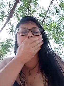 Snapshot of promiscuous-indecent-momm chatting on 02.16.25 promiscuous-indecent-momm online show from 02.16.25