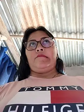 Snapshot of promiscuous-indecent-momm chatting on 02.17.25 promiscuous-indecent-momm online show from 02.17.25