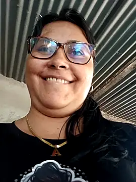 Snapshot of promiscuous-indecent-momm chatting on 02.18.25 promiscuous-indecent-momm online show from 02.18.25