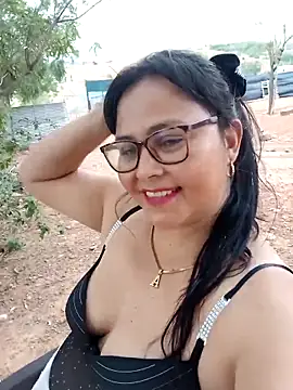 Snapshot of promiscuous-indecent-momm chatting on 02.18.25 promiscuous-indecent-momm online show from 02.18.25