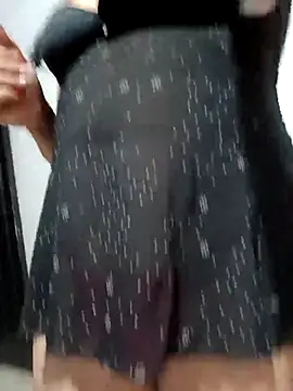 Snapshot of promiscuous-indecent-momm chatting on 02.19.25 promiscuous-indecent-momm online show from 02.19.25