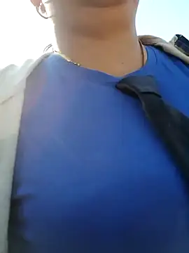 Snapshot of promiscuous-indecent-momm chatting on 02.19.25 promiscuous-indecent-momm online show from 02.19.25