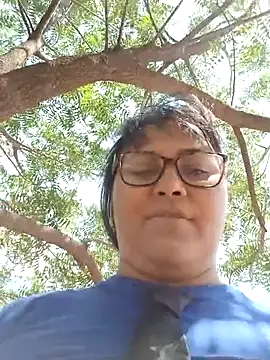 Snapshot of promiscuous-indecent-momm chatting on 02.19.25 promiscuous-indecent-momm online show from 02.19.25