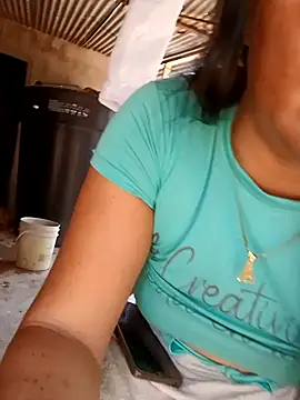 Snapshot of promiscuous-indecent-momm chatting on 02.20.25 promiscuous-indecent-momm online show from 02.20.25