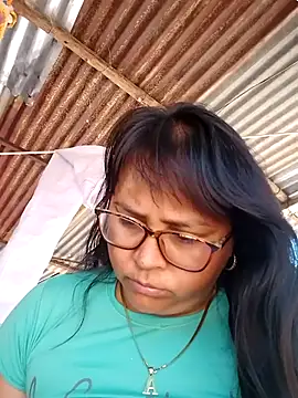 Snapshot of promiscuous-indecent-momm chatting on 02.20.25 promiscuous-indecent-momm online show from 02.20.25