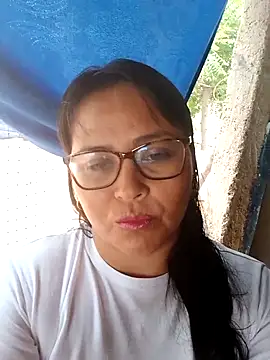 Snapshot of promiscuous-indecent-momm chatting on 02.22.25 promiscuous-indecent-momm online show from 02.22.25