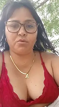 Snapshot of promiscuous-indecent-momm chatting on 02.22.25 promiscuous-indecent-momm online show from 02.22.25