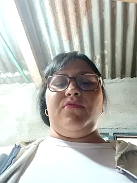 Snapshot of promiscuous-indecent-momm chatting on 02.22.25 promiscuous-indecent-momm online show from 02.22.25