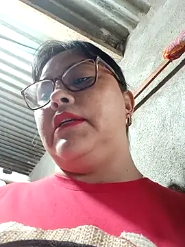 Snapshot of promiscuous-indecent-momm chatting on 02.23.25 promiscuous-indecent-momm online show from 02.23.25