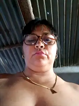 Snapshot of promiscuous-indecent-momm chatting on 02.24.25 promiscuous-indecent-momm online show from 02.24.25