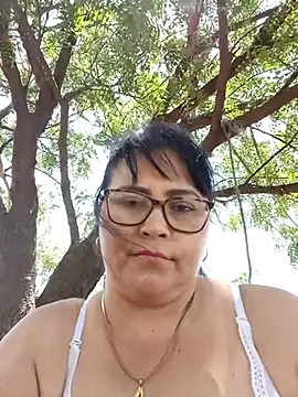 Snapshot of promiscuous-indecent-momm chatting on 02.24.25 promiscuous-indecent-momm online show from 02.24.25