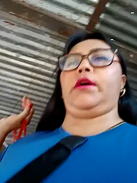 Snapshot of promiscuous-indecent-momm chatting on 02.25.25 promiscuous-indecent-momm online show from 02.25.25