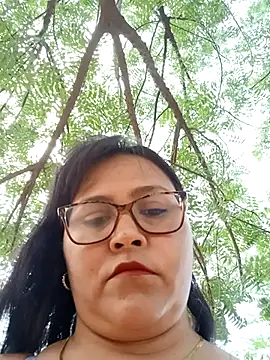 Snapshot of promiscuous-indecent-momm chatting on 02.27.25 promiscuous-indecent-momm online show from 02.27.25