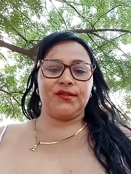 Snapshot of promiscuous-indecent-momm chatting on 02.27.25 promiscuous-indecent-momm online show from 02.27.25