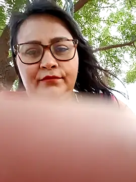 Snapshot of promiscuous-indecent-momm chatting on 02.28.25 promiscuous-indecent-momm online show from 02.28.25