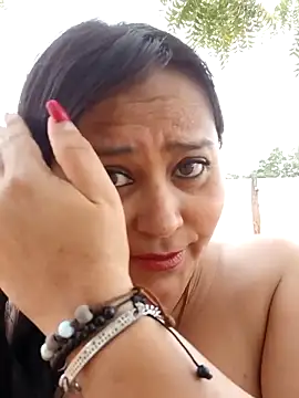 Snapshot of promiscuous-indecent-momm chatting on 03.04.25 promiscuous-indecent-momm online show from 03.04.25