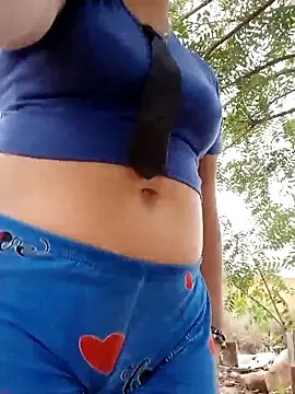 Snapshot of promiscuous-indecent-momm chatting on 03.05.25 promiscuous-indecent-momm online show from 03.05.25