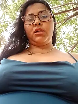 Snapshot of promiscuous-indecent-momm chatting on 03.07.25 promiscuous-indecent-momm online show from 03.07.25