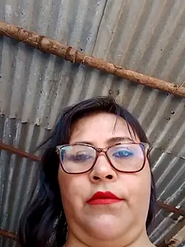 Snapshot of promiscuous-indecent-momm chatting on 03.09.25 promiscuous-indecent-momm online show from 03.09.25