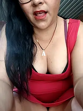 Snapshot of promiscuous-indecent-momm chatting on 03.15.25 promiscuous-indecent-momm online show from 03.15.25