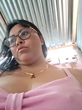 Snapshot of promiscuous-indecent-momm chatting on 03.16.25 promiscuous-indecent-momm online show from 03.16.25