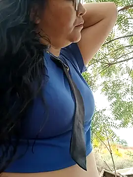 Snapshot of promiscuous-indecent-momm chatting on 03.18.25 promiscuous-indecent-momm online show from 03.18.25