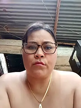 Snapshot of promiscuous-indecent-momm chatting on 03.20.25 promiscuous-indecent-momm online show from 03.20.25