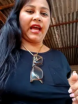 Snapshot of promiscuous-indecent-momm chatting on 03.22.25 promiscuous-indecent-momm online show from 03.22.25