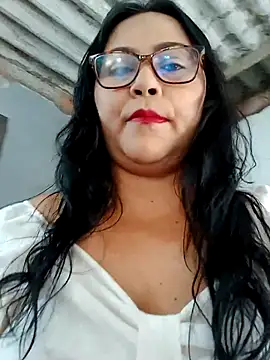 Snapshot of promiscuous-indecent-momm chatting on 09.21.25 promiscuous-indecent-momm online show from 09.21.25