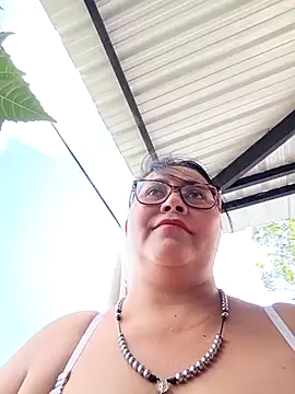 Snapshot of promiscuous-indecent-momm chatting on 10.14.25 promiscuous-indecent-momm online show from 10.14.25