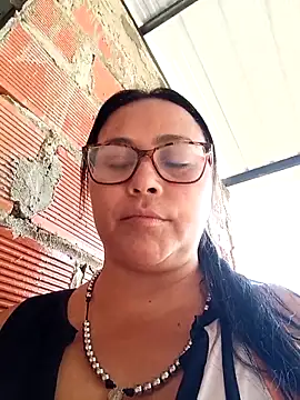 Snapshot of promiscuous-indecent-momm chatting on 10.17.25 promiscuous-indecent-momm online show from 10.17.25