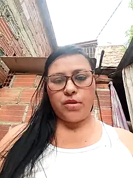 Snapshot of promiscuous-indecent-momm chatting on 10.21.25 promiscuous-indecent-momm online show from 10.21.25