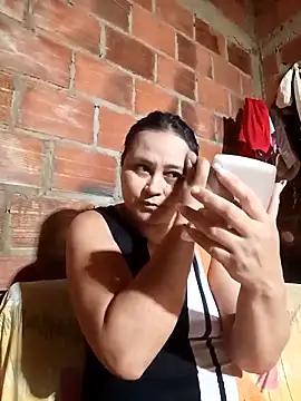 Snapshot of promiscuous-indecent-momm chatting on 11.06.25 promiscuous-indecent-momm online show from 11.06.25