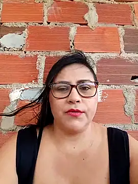 Snapshot of promiscuous-indecent-momm chatting on 11.10.25 promiscuous-indecent-momm online show from 11.10.25